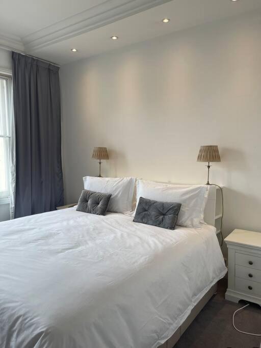 Stunning Grand 2 Bed, 2 Bath Apartment, 런던 외부 사진