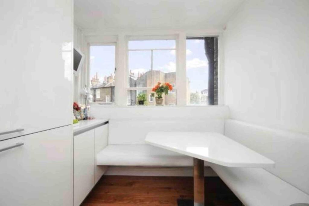 Stunning Grand 2 Bed, 2 Bath Apartment, 런던 외부 사진