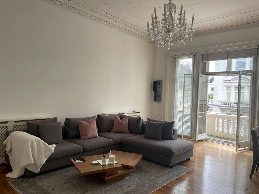 Stunning Grand 2 Bed, 2 Bath Apartment, 런던 외부 사진