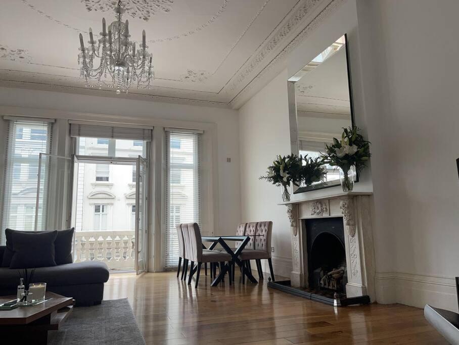 Stunning Grand 2 Bed, 2 Bath Apartment, 런던 외부 사진